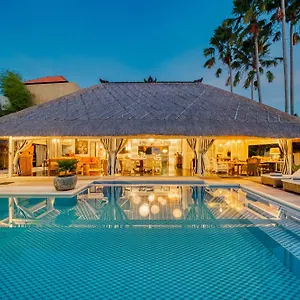 Kalis, 10 Bedroom Family And Group Villa