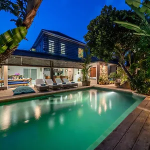 Alchemy Private 4 Bedroom Eat Street 10 Steps To Revolver Cafe Villa